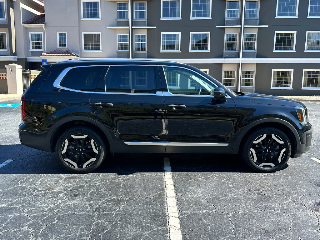 Certified 2025 Kia Telluride S FWD image 8