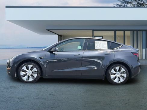 Used 2024 Tesla Model Y Long Range AWD/4WD image 7