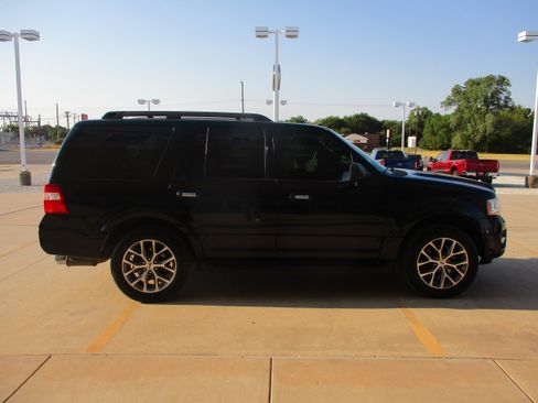 Used 2016 Ford Expedition XLT w/ Equipment Group 202A RWD image 8