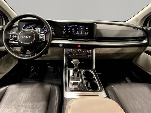 Used 2024 Kia Carnival LX FWD image 7