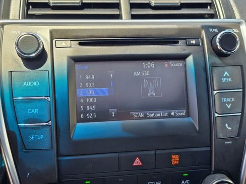Used 2015 Toyota Camry SE w/ Moonroof Package FWD image 28