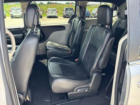 Used 2018 Dodge Grand Caravan SXT FWD image 21