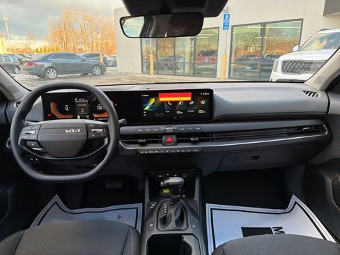 New 2025 Kia K4 LXS image 25