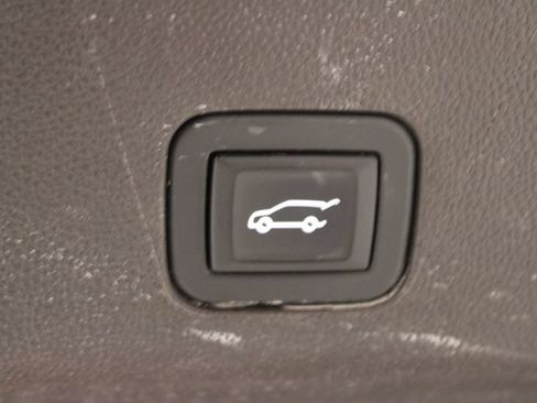 Used 2023 Chevrolet Suburban LT w/ Luxury Package AWD/4WD image 17