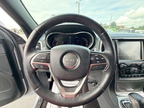 Used 2017 Jeep Grand Cherokee Altitude RWD image 13