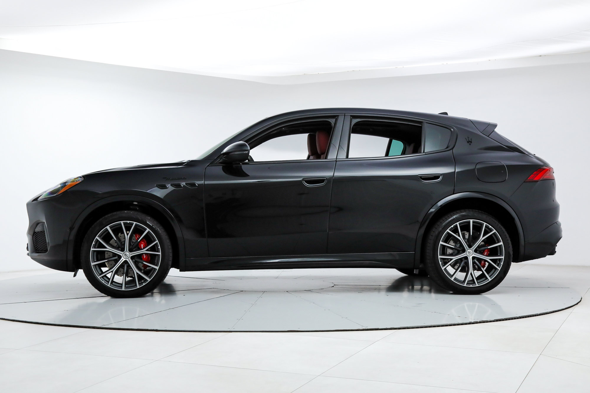 Used 2026 Maserati Grecale Modena AWD/4WD image 2