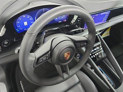 New 2026 Porsche Macan Electric RWD image 4