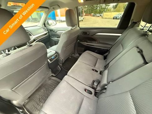 Used 2017 Toyota Highlander LE AWD/4WD image 28