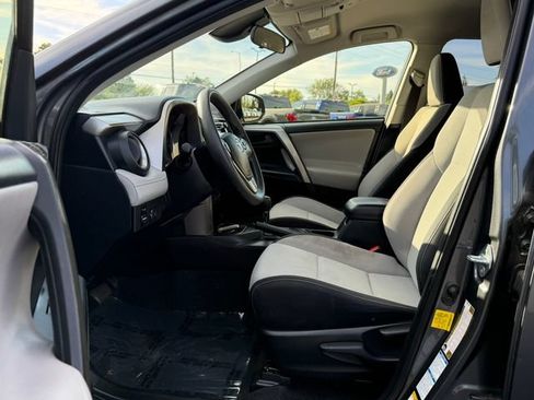 Used 2018 Toyota RAV4 LE AWD/4WD image 15