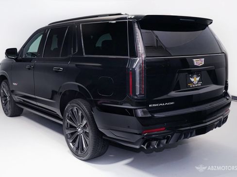 Used 2025 Cadillac Escalade V AWD/4WD image 7