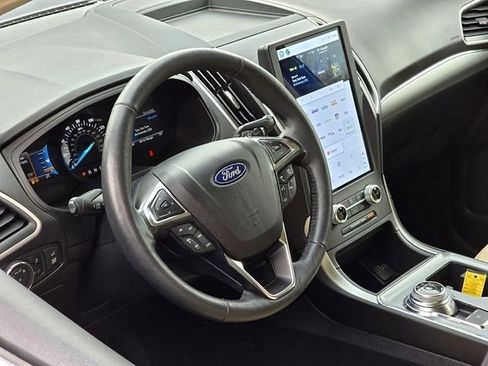 Used 2022 Ford Edge SEL w/ Convenience Package image 16