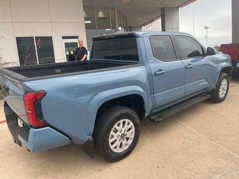 Used 2026 Toyota Tacoma SR5 AWD/4WD image 6