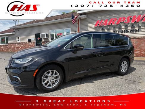 Used 2024 Chrysler Pacifica Touring-L FWD image 22