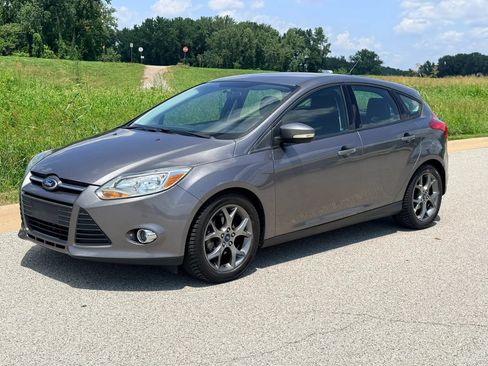 Used 2014 Ford Focus SE w/ Equipment Group 201A FWD image 11