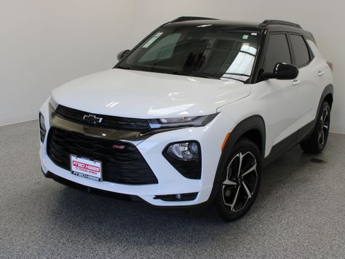 Used 2023 Chevrolet TrailBlazer RS w/ Convenience Package FWD image 2