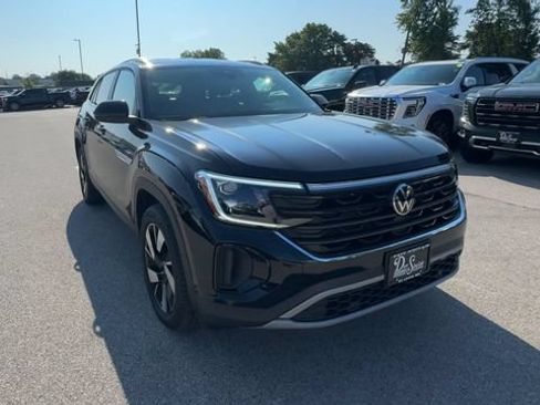 Used 2026 Volkswagen Atlas Cross Sport SE AWD/4WD image 3
