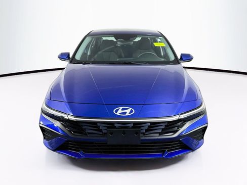 Used 2024 Hyundai Elantra SE FWD image 2