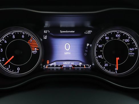 Used 2019 Jeep Cherokee Limited w/ Technology Group AWD/4WD image 11
