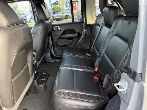 Used 2023 Jeep Wrangler Unlimited Sahara image 12