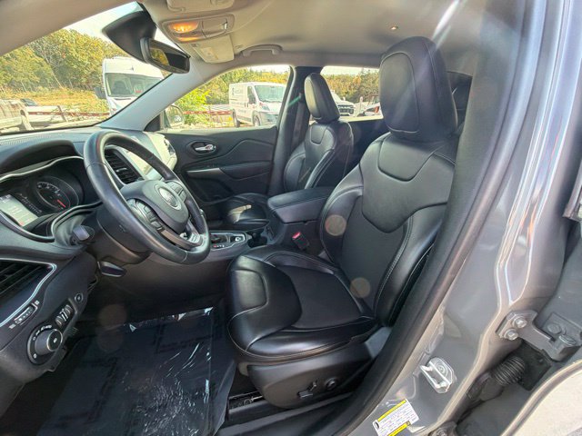 Used 2019 Jeep Cherokee Latitude Plus w/ Comfort/Convenience Group FWD image 22