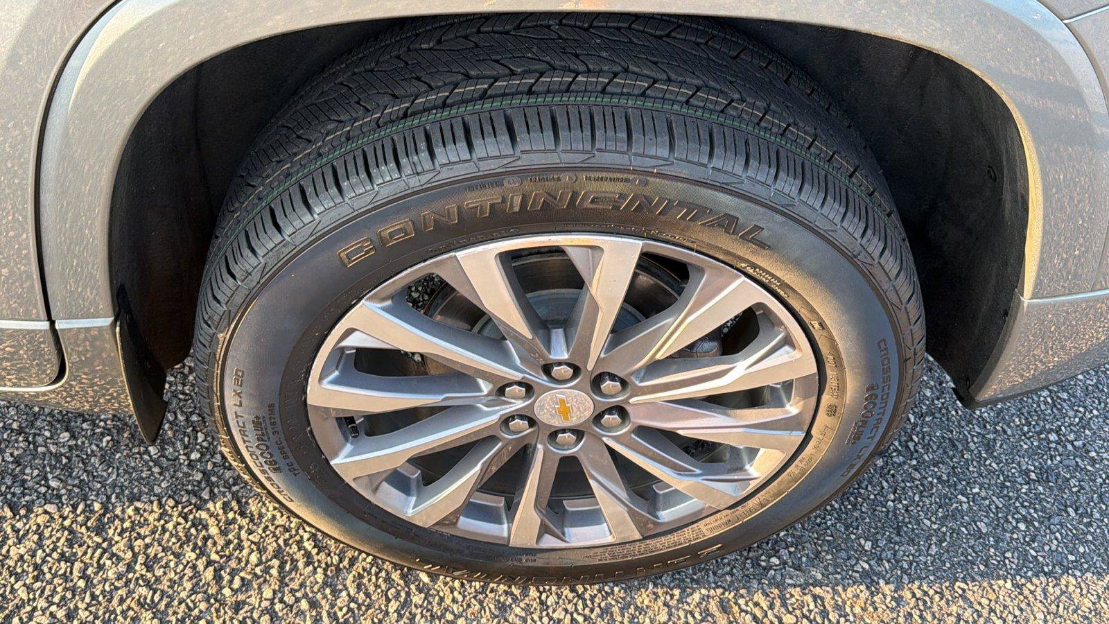 Used 2023 Chevrolet Traverse Premier FWD image 12