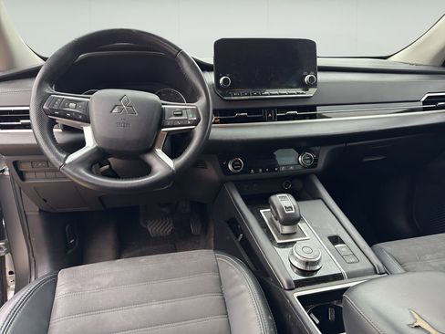 Used 2023 Mitsubishi Outlander SE image 9