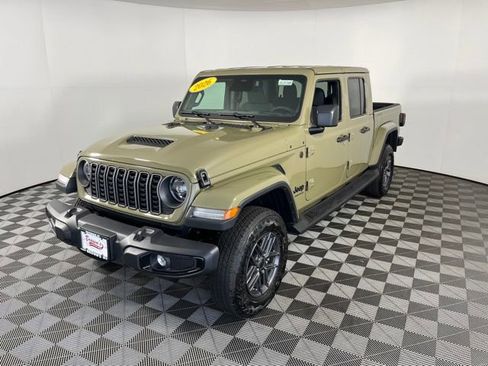Used 2026 Jeep Gladiator Sport AWD/4WD image 3