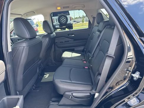 Used 2025 Nissan Pathfinder SL w/ Cargo Package FWD image 14