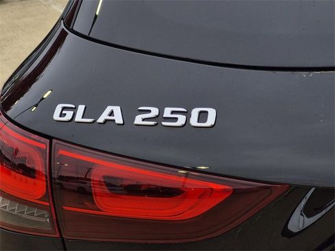 Certified 2022 Mercedes-Benz GLA 250 4MATIC image 11