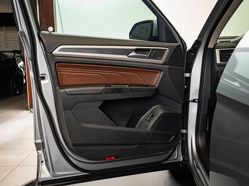 Used 2021 Volkswagen Atlas SEL Premium image 25