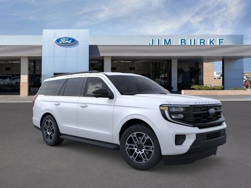 New 2026 Ford Expedition Active image 7