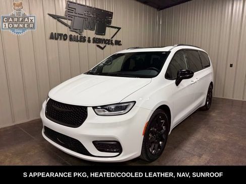 Used 2025 Chrysler Pacifica Limited FWD image 1