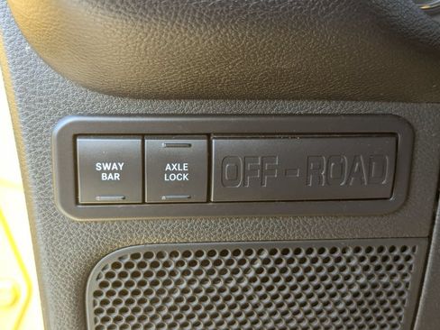 Used 2015 Jeep Wrangler Unlimited Rubicon w/ Connectivity Group AWD/4WD image 24