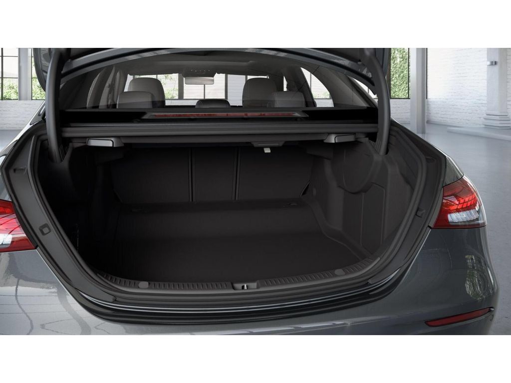 Used 2023 Mercedes-Benz E 350 4MATIC Sedan image 7