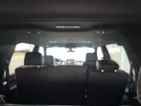 Used 2022 Chevrolet Suburban LT image 22