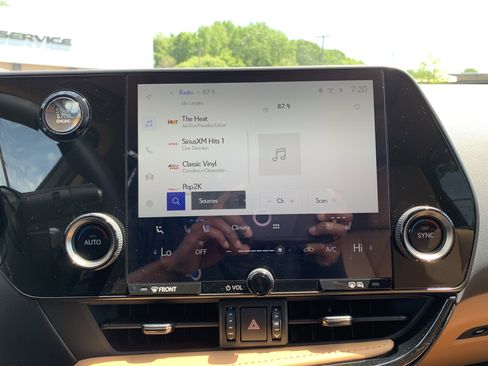 Used 2025 Lexus NX 250 FWD w/ Towing Package (2000 Lbs) image 23