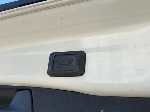 Used 2022 Toyota RAV4 Limited FWD image 33