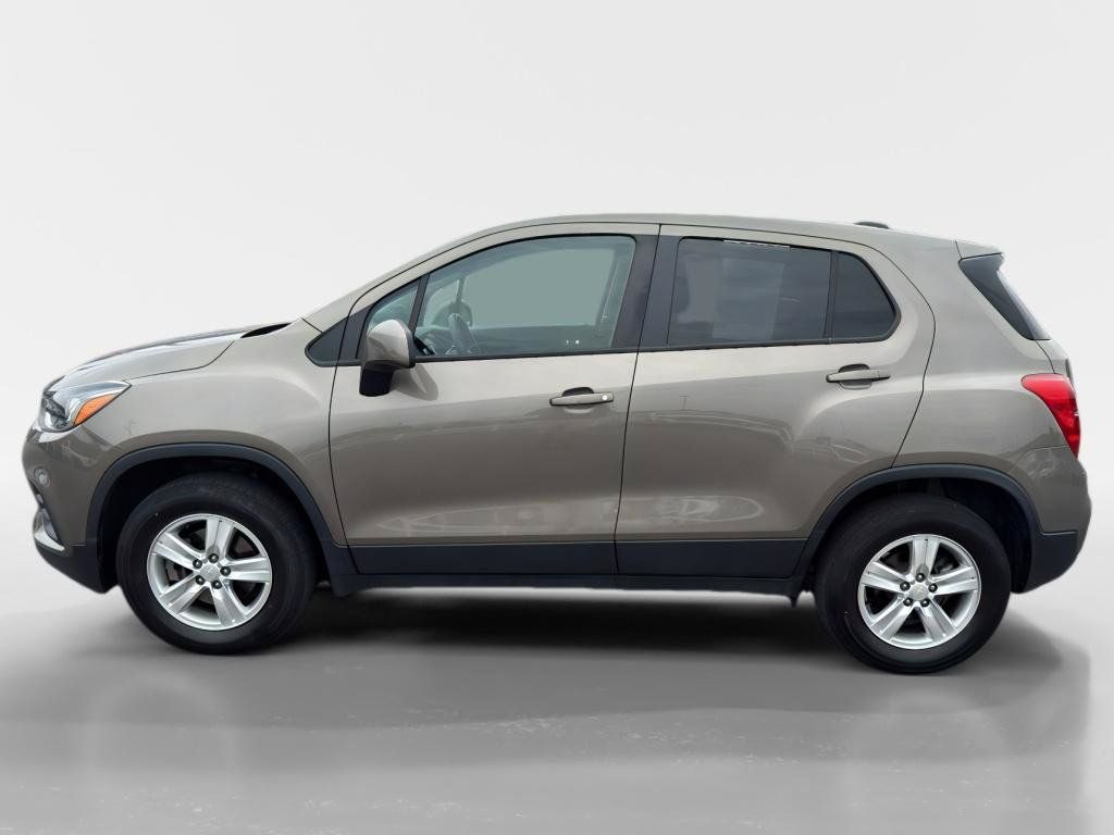 Used 2022 Chevrolet Trax LS w/ Tint and Cruise Package AWD/4WD image 2