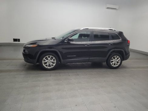 Used 2016 Jeep Cherokee Latitude w/ Comfort & Sound Group FWD image 2
