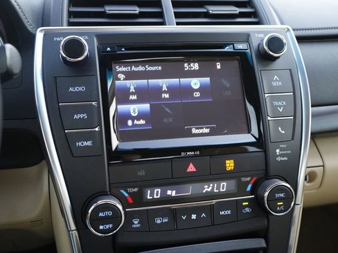 Used 2016 Toyota Camry XLE image 12