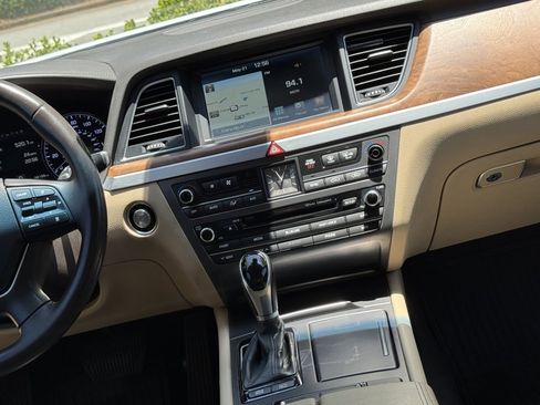 Used 2015 Hyundai Genesis 5.0 image 5