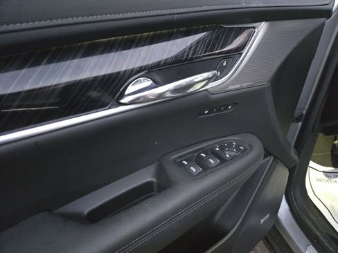 Certified 2024 Cadillac XT6 Premium Luxury image 11