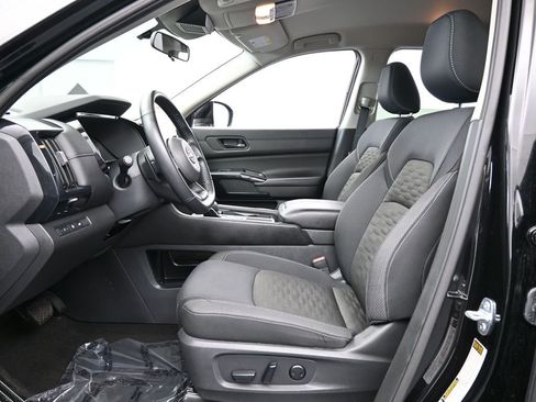 Used 2025 Nissan Pathfinder SV image 11