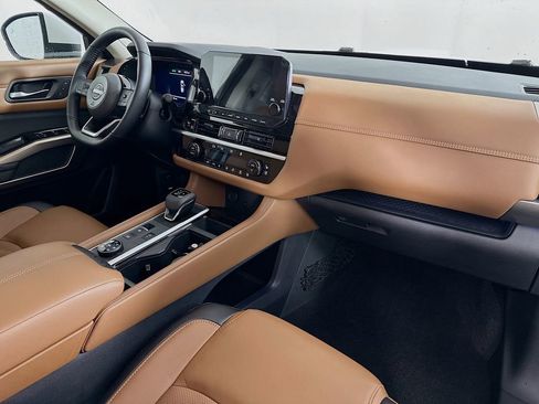 Certified 2025 Nissan Pathfinder Platinum AWD/4WD image 40