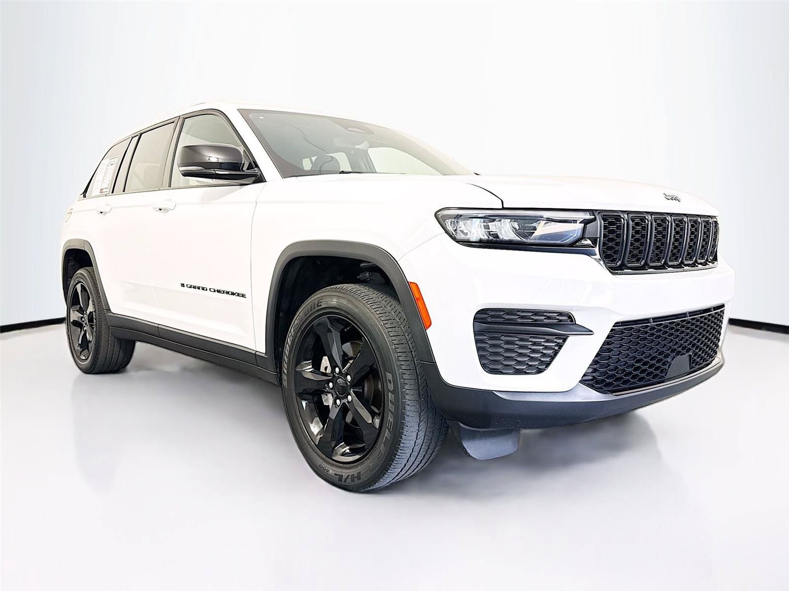 Used 2023 Jeep Grand Cherokee Altitude AWD/4WD image 36