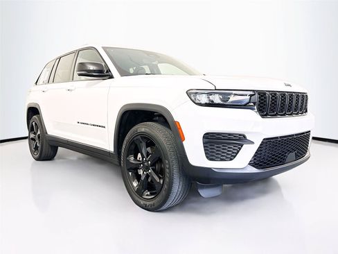 Used 2023 Jeep Grand Cherokee Altitude AWD/4WD image 36