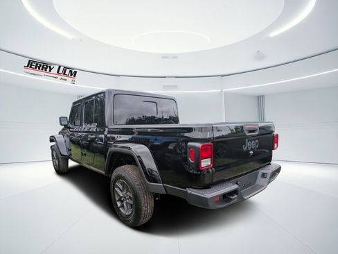 New 2025 Jeep Gladiator Sport image 5