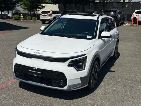 Certified 2023 Kia Niro Wave w/ Wave Preserve Package FWD image 3