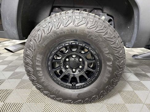 Certified 2024 GMC Canyon AT4X w/ AT4X AEV Edition AWD/4WD image 15