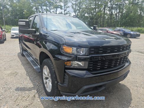 Used 2019 Chevrolet Silverado 1500 Custom w/ Custom Max Trailering Package AWD/4WD image 4
